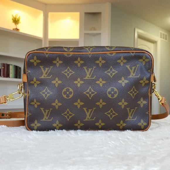 COPY - 💕CUTE Authentic LV Crossbody/Clutch/Shoulder Bag - Picture 2 of 16